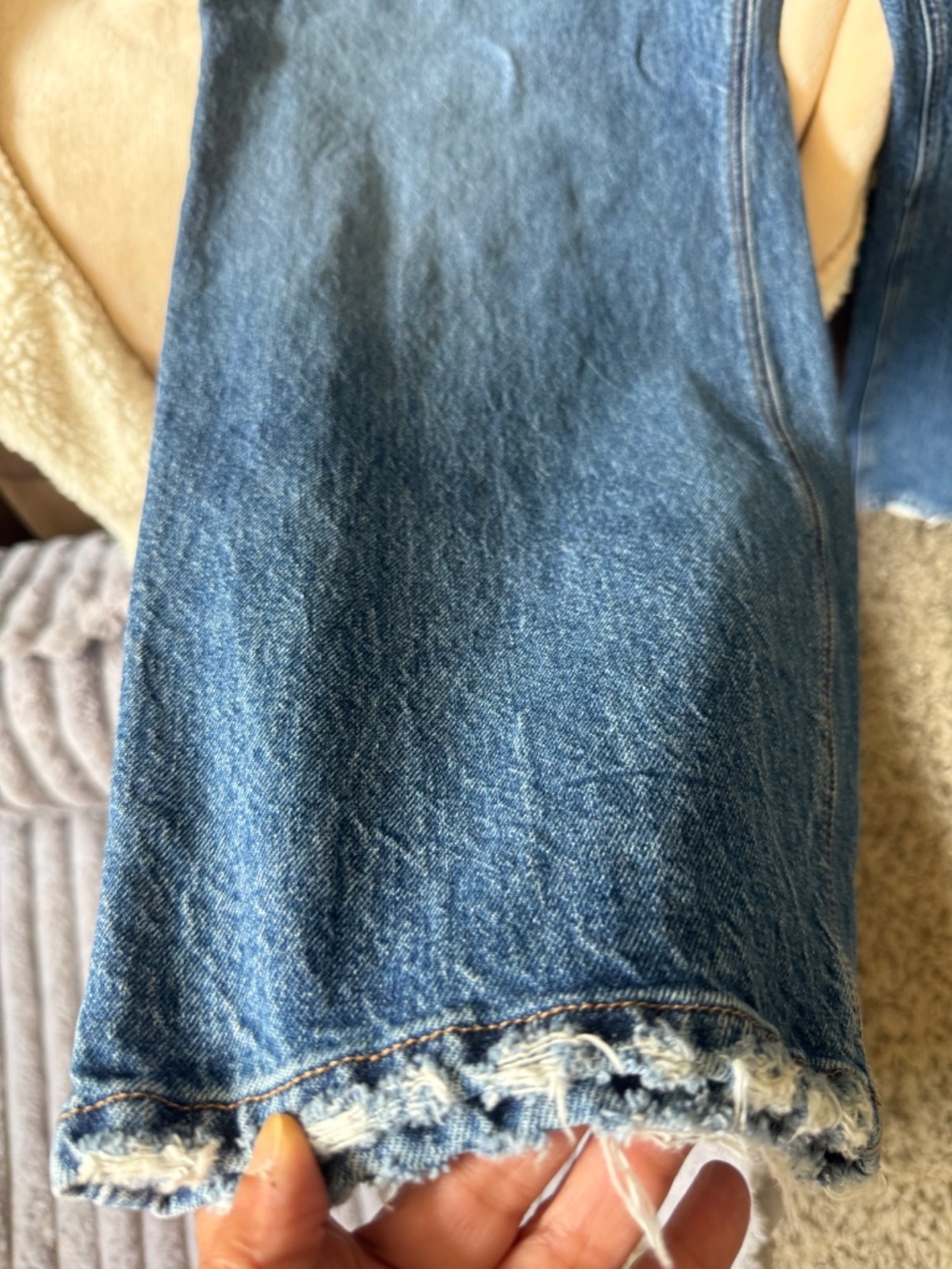 Good American Wide leg jeans with asymmetrical button - Picture 3 of 3
